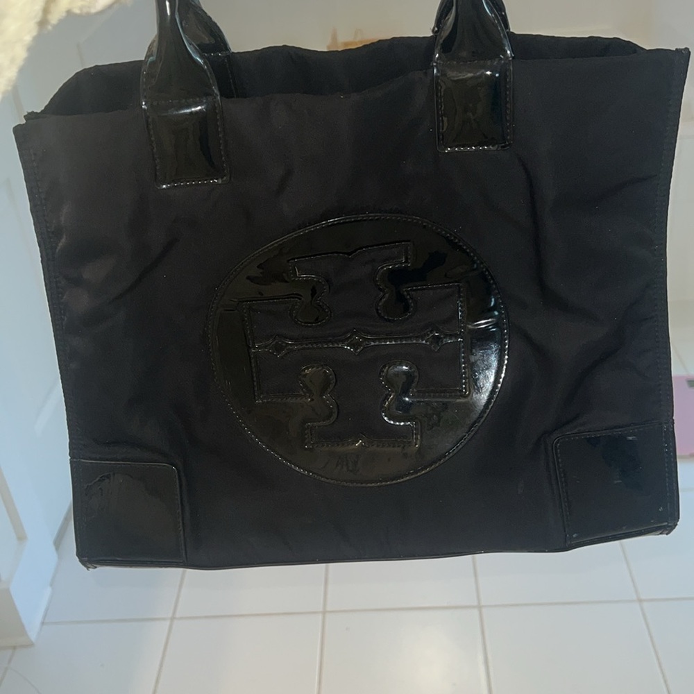 ELLA PATENT TOTE BAG (Black)